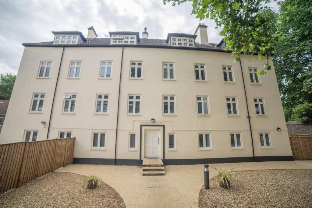 Champion Court Two Bedroom Flat Bristol Bagian luar foto